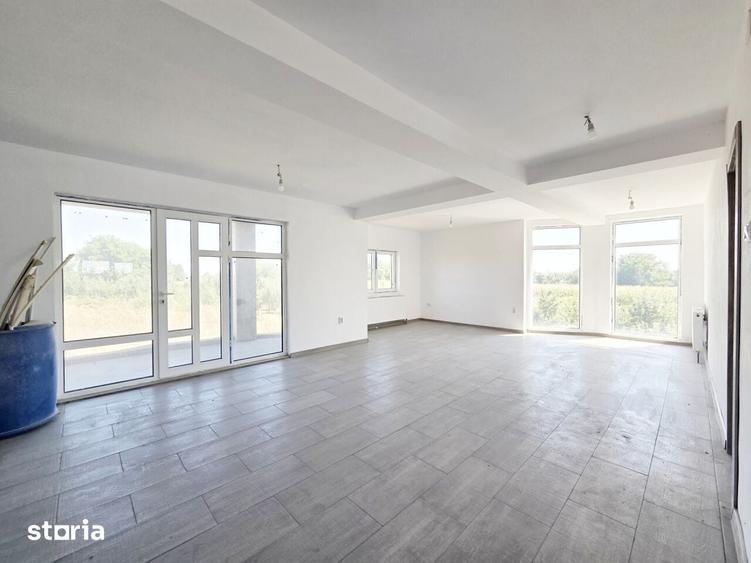Casă cu 7 camere cu Teren 1431 Mp în Central
