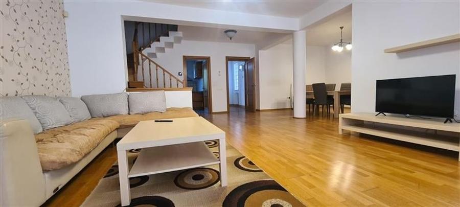 Casă individuală cu 4 camere cu Piscina în Tudor