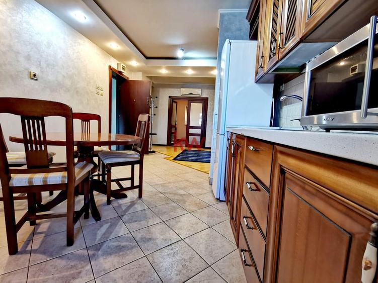 Apartament cu 4 camere decomandat, mobilat în Târgu Cucu