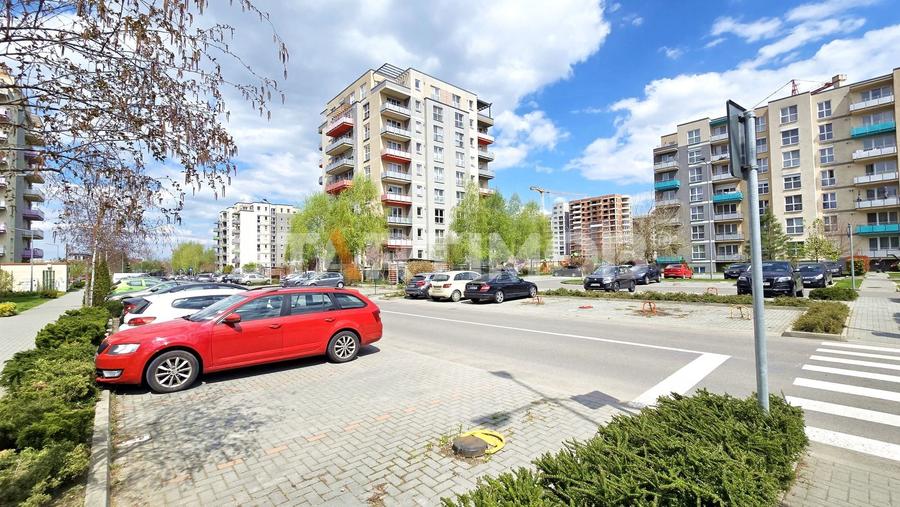 Apartament cu boxa si parcare zona Coresi - 1