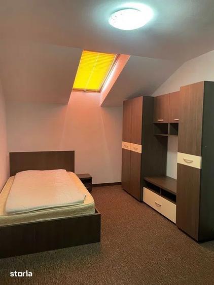 Apartament cu 5 camere decomandat în 22 Decembrie 1989