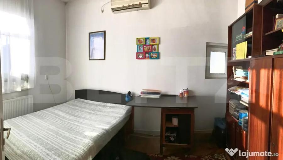 Apartament cu 4 camere semidecomandat în Cetate