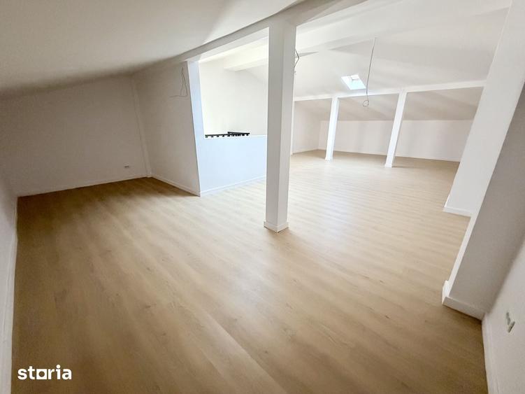 Casă cu 5 camere cu Teren 242 Mp în Glina