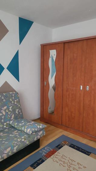 Apartament cu 2 camere semidecomandat în 1 Decembrie