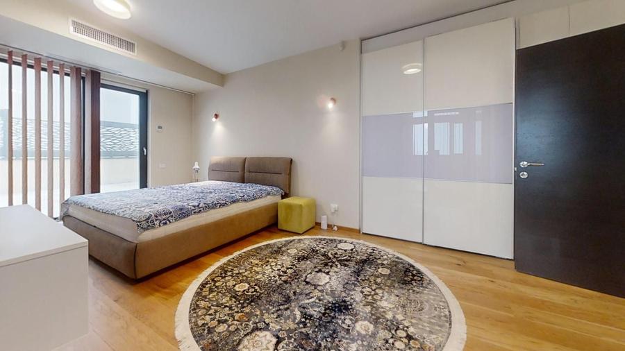 Penthouse cu 6 camere decomandat, mobilat în Central