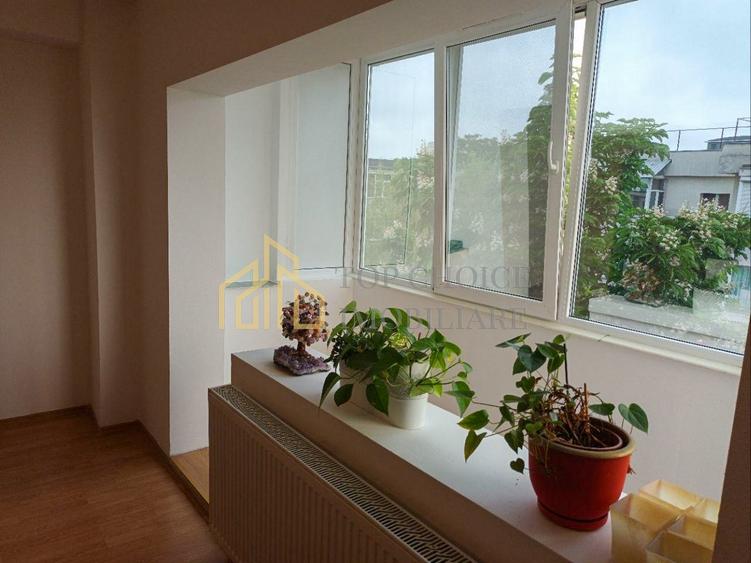 Apartament cu 3 camere decomandat, mobilat în Tei