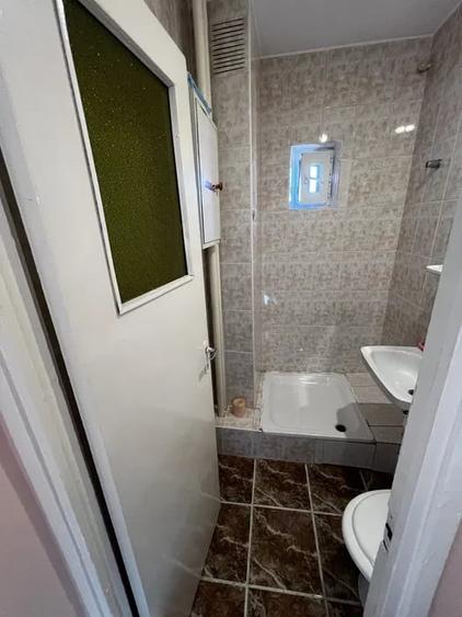 Apartament cu 3 camere semidecomandat în Florilor