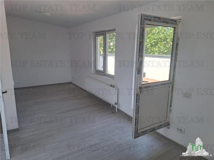 Casă individuală cu 7 camere cu Teren 170 Mp în Tei