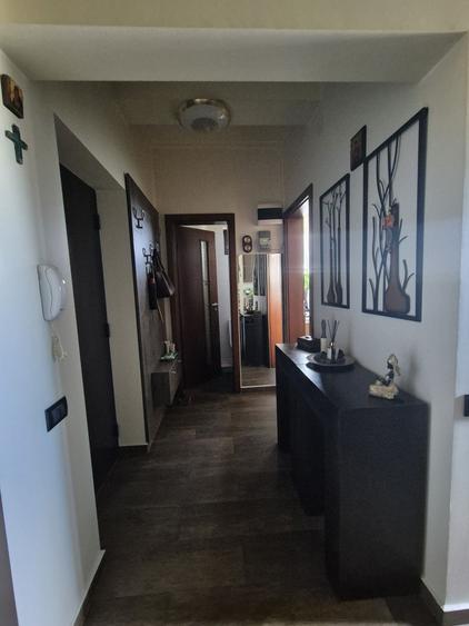 Apartament cu 3 camere semidecomandat în Dorobanți