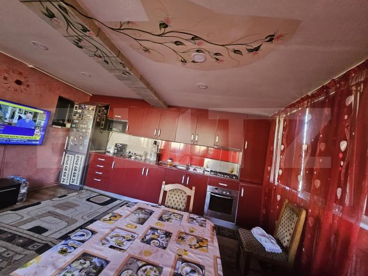 Apartament cu 4 camere semidecomandat, mobilat în Florești