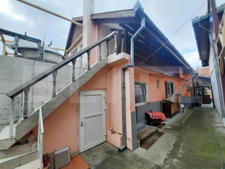 Casă individuală cu 12 camere cu Teren 1050 Mp în Steaua