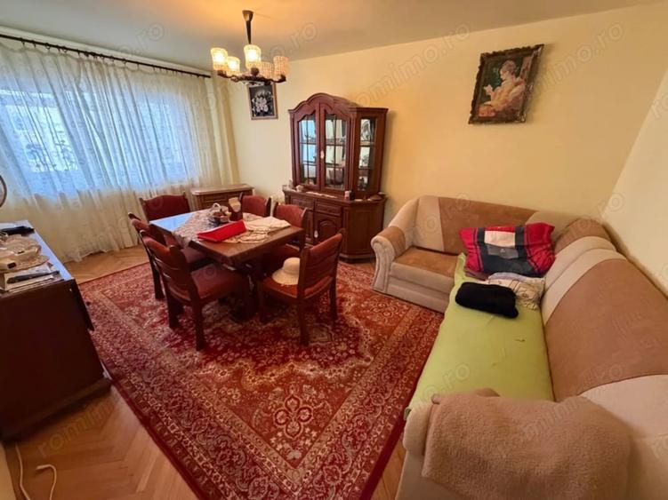Apartament cu 3 camere decomandat în Central