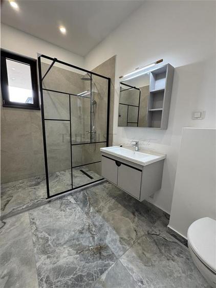 Casă individuală cu 8 camere cu Teren 1000 Mp în Pipera