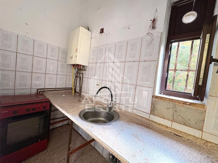 Apartament cu 3 camere semidecomandat, mobilat în Odobescu