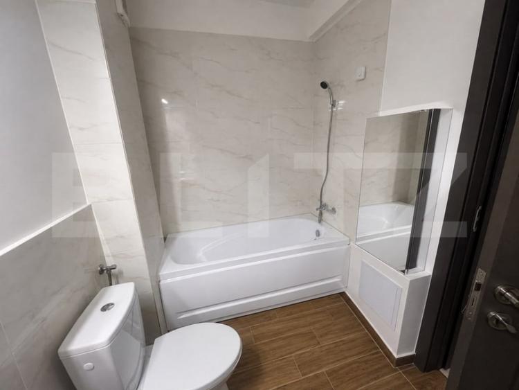 Apartament cu 3 camere semidecomandat în Florești