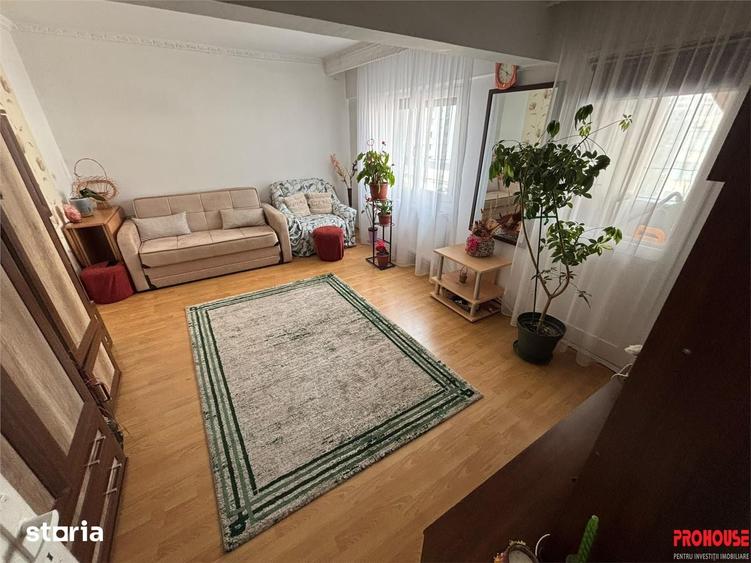 Garsonieră decomandată în Cornișa