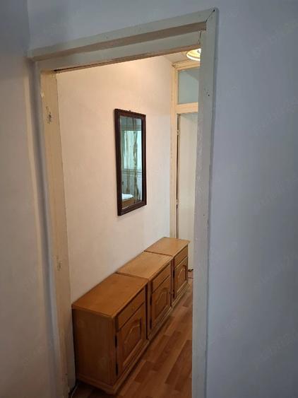 Apartament cu 2 camere semidecomandat în Traian