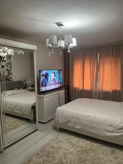 Apartament cu 3 camere decomandat în Gruia