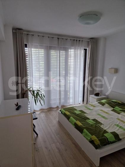 Apartament cu 3 camere semidecomandat, mobilat în Victoriei