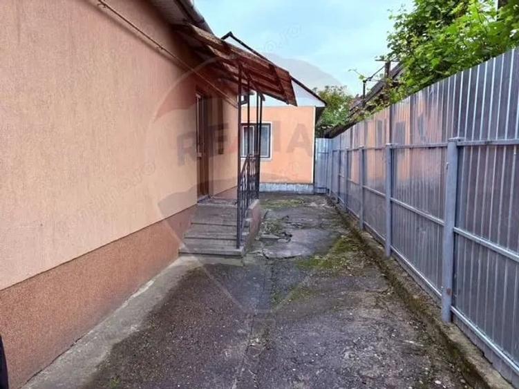 Casă cu 2 camere cu Teren 557 Mp în Central