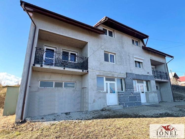 Casă individuală cu 20 camere cu Teren 6000 Mp în Teiuș
