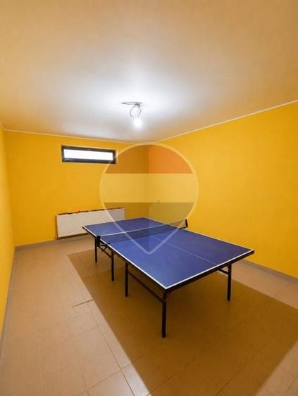 Casă individuală cu 12 camere cu Piscina în Fundeni