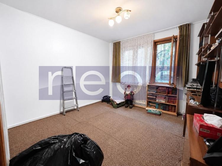 Apartament cu 3 camere decomandat în Tineretului