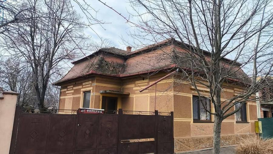Casă individuală cu 5 camere cu Canalizare în Central
