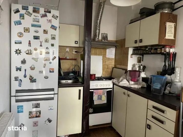 Casă cu 9 camere cu Teren 180 Mp în Matei Voievod