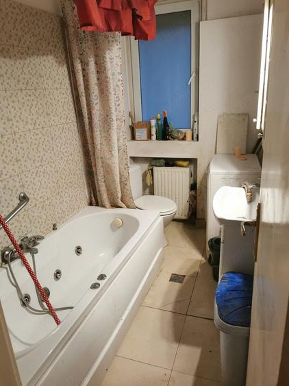 Apartament cu 3 camere decomandat în Calea Victoriei