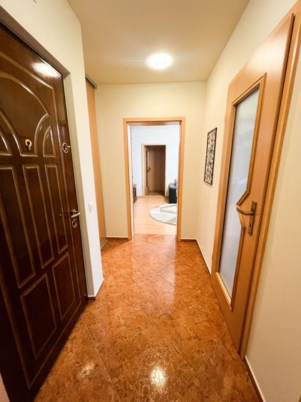 Apartament cu 3 camere semidecomandat în Săsar