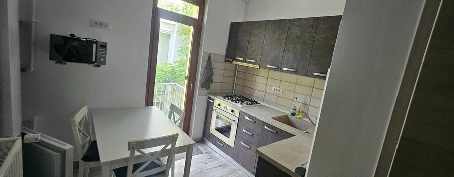 Apartament cu 3 camere decomandat în Floreasca
