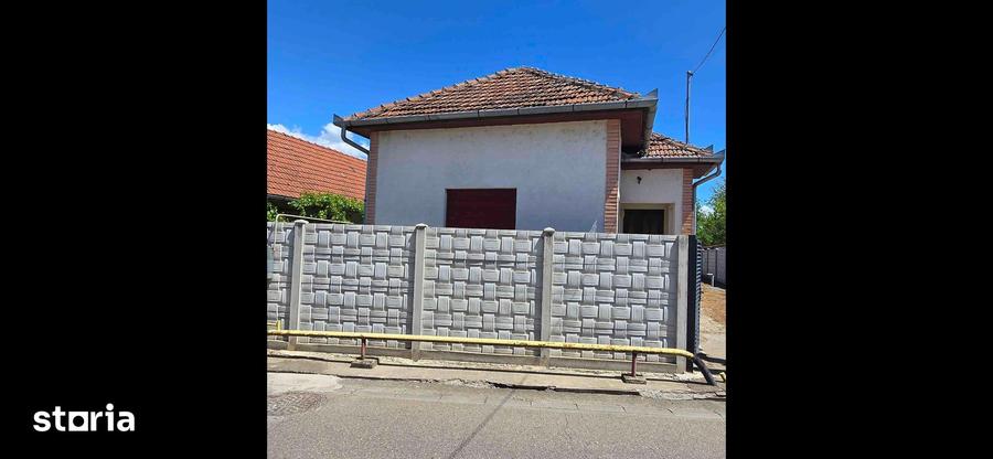 Casă cu 3 camere cu Teren 744 Mp în Decebal