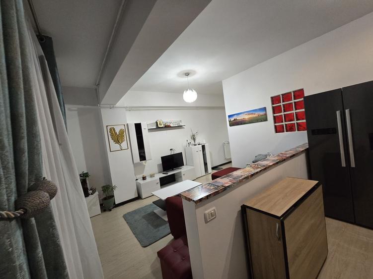 Apartament cu 2 camere semidecomandat, mobilat în Energia