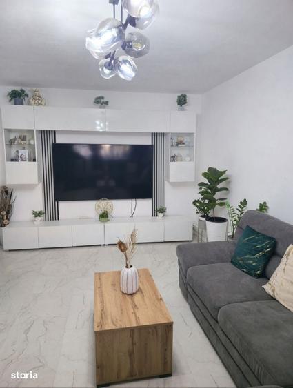Apartament cu 4 camere decomandat în Central
