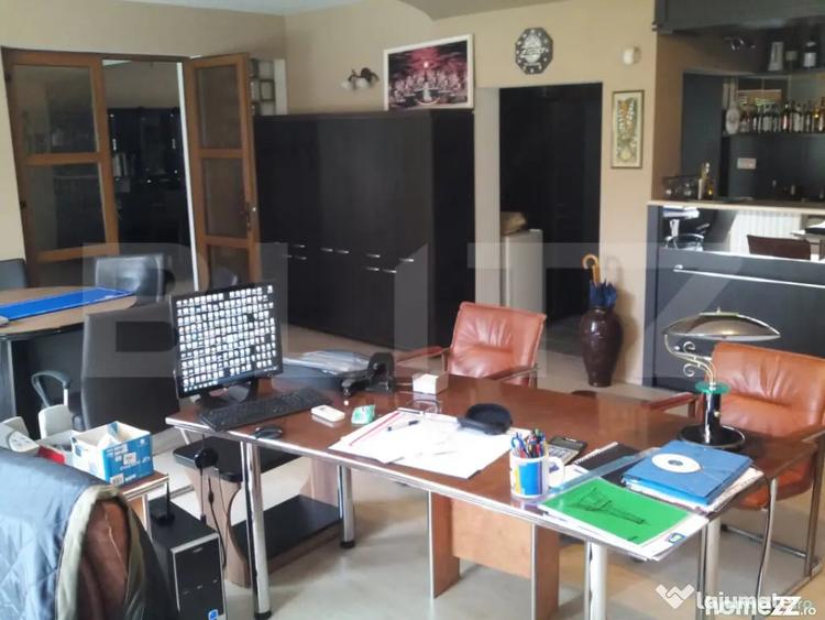 Casă cu 10 camere cu Teren 440 Mp în Central