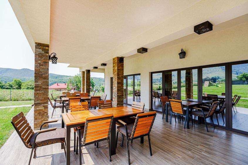 Hotel/Pensiune, de 73.699996948242 mp, în Sasca Montană