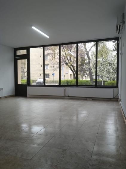 Spațiu comercial, de 40 mp, în Tractorul