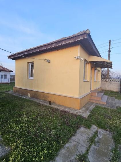 Casă individuală cu 3 camere cu Teren 1090 Mp în Pielești