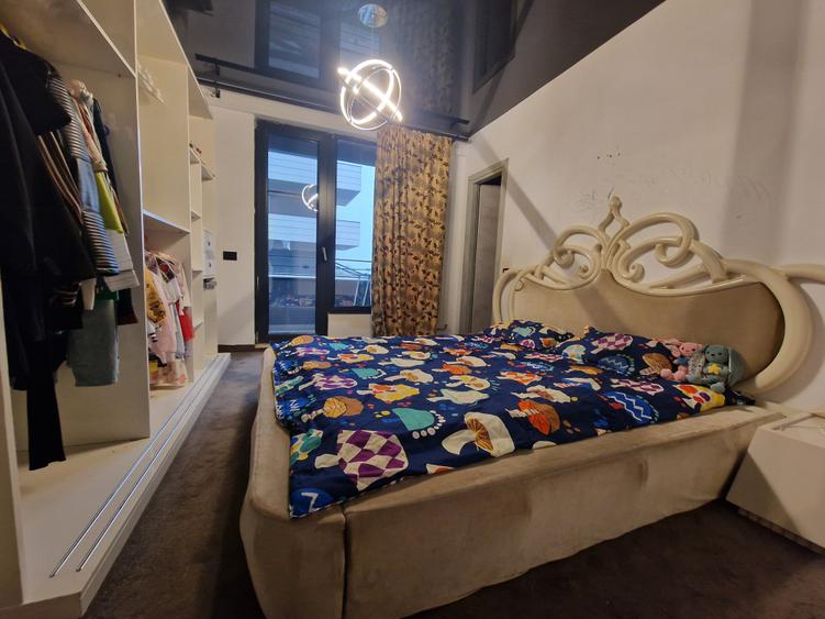 Apartament cu 3 camere decomandat în Palazu Mare