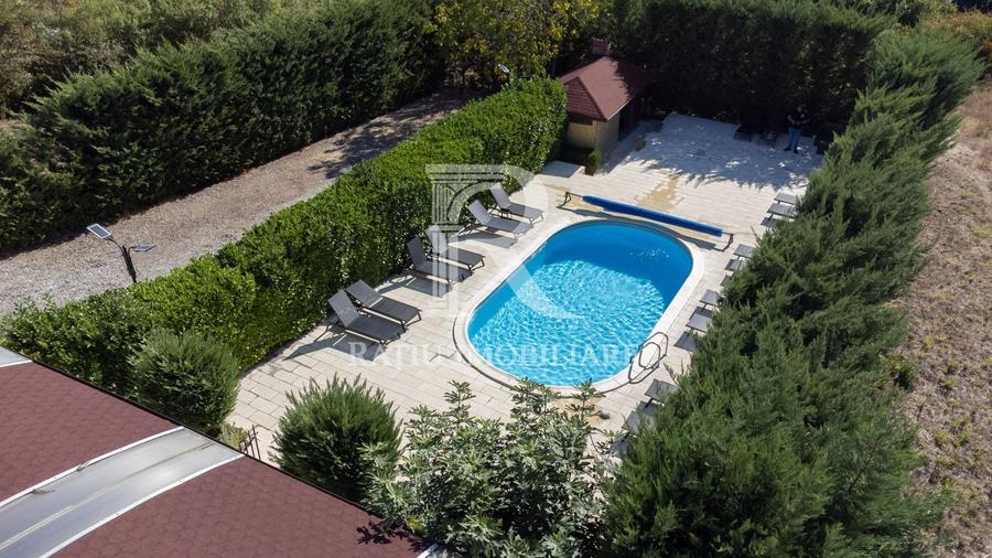 Casă individuală cu 18 camere cu Piscina în Sânmartin