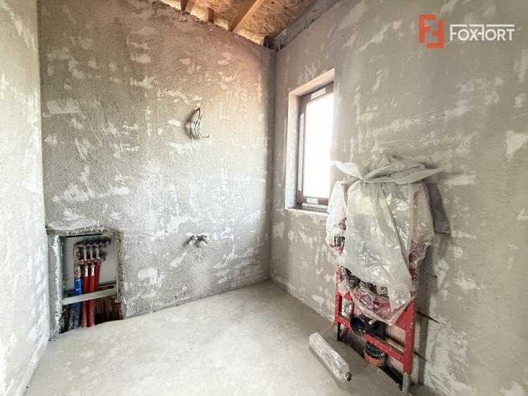Casă individuală cu 4 camere cu Canalizare în Săcălaz