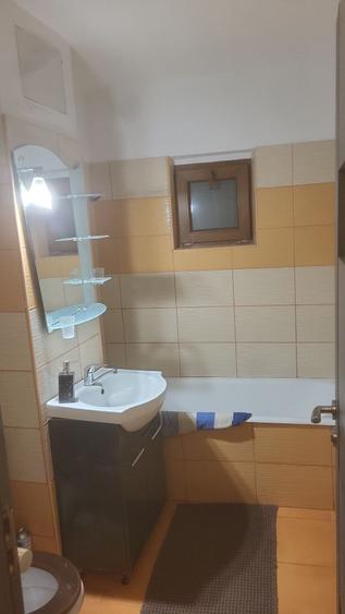 Vand apartament cu 3 camere vis a vis de Liceul Pedagogic - 3