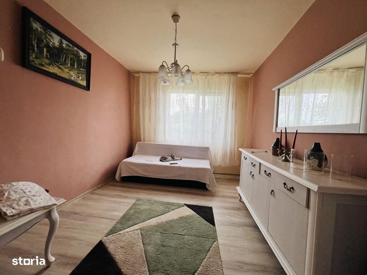 Apartament cu 3 camere decomandat în Giarmata