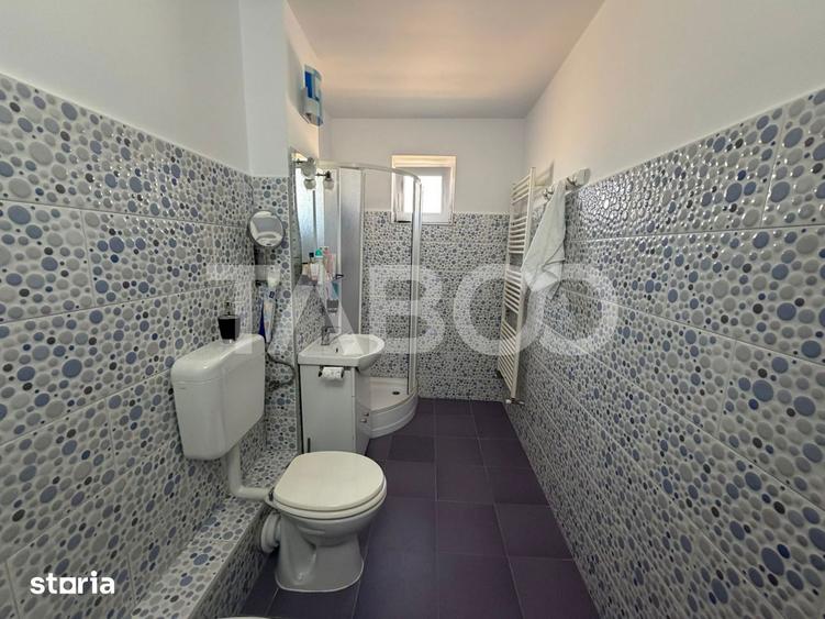 Apartament cu 2 camere semidecomandat, mobilat în Central