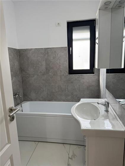 Casă individuală cu 3 camere cu Canalizare în Giroc