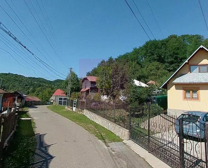 Casă cu 3 camere cu Teren 3410 Mp în Aluniș