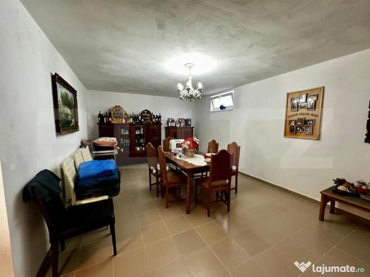Casă cu 8 camere cu Teren 1000 Mp în Bărăbanț
