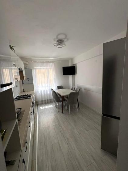 Apartament cu 3 camere în Cetate