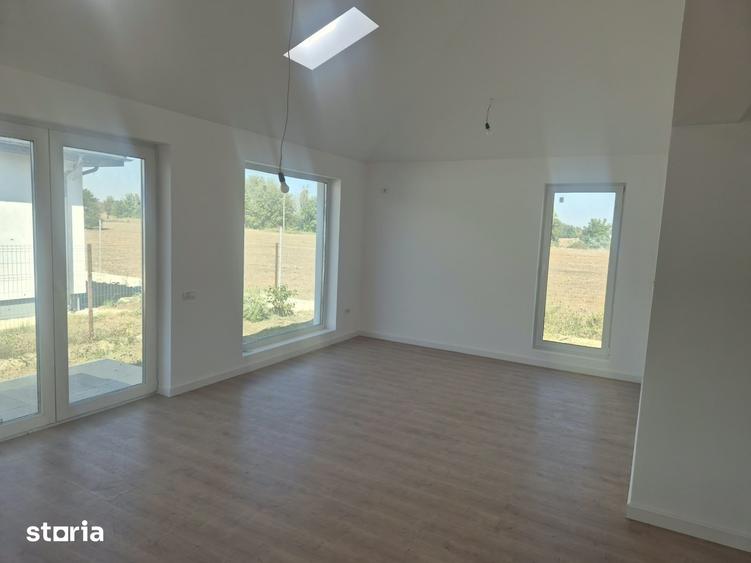 Casă cu 4 camere cu Teren 320 Mp în Tunari